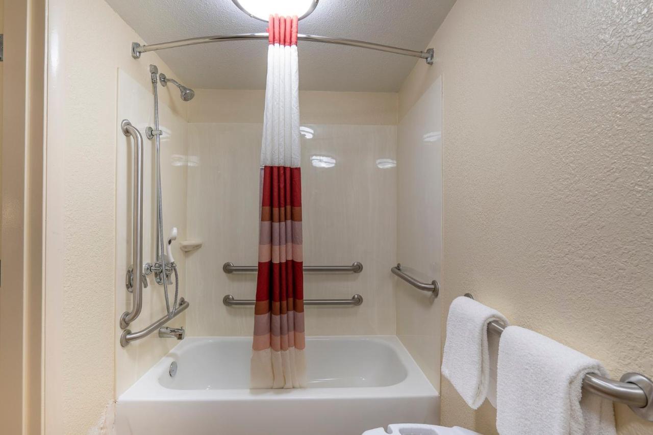 Red Roof Plus+ - Energy Corridor Hotel