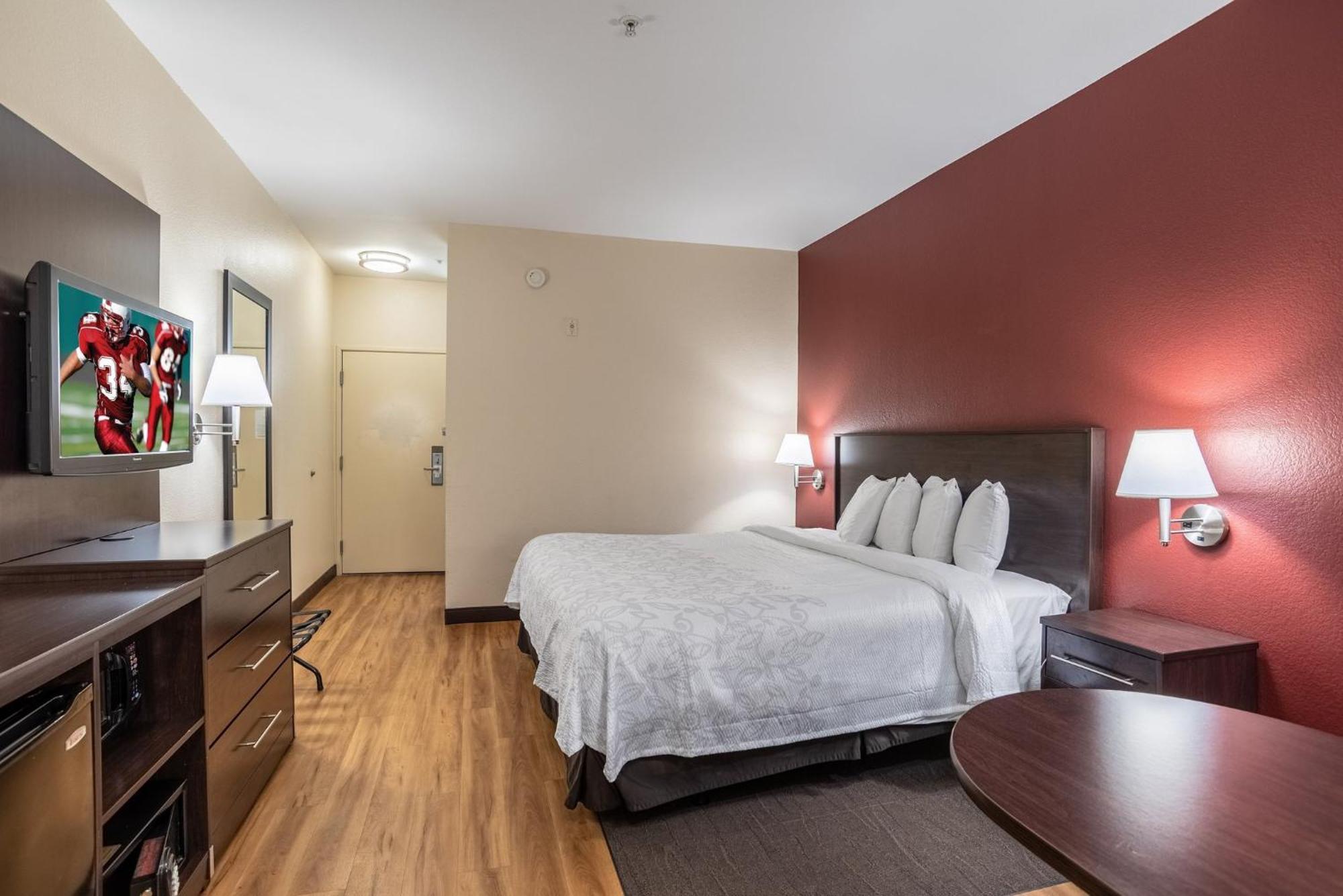 Red Roof Plus+ - Energy Corridor Hotel Houston