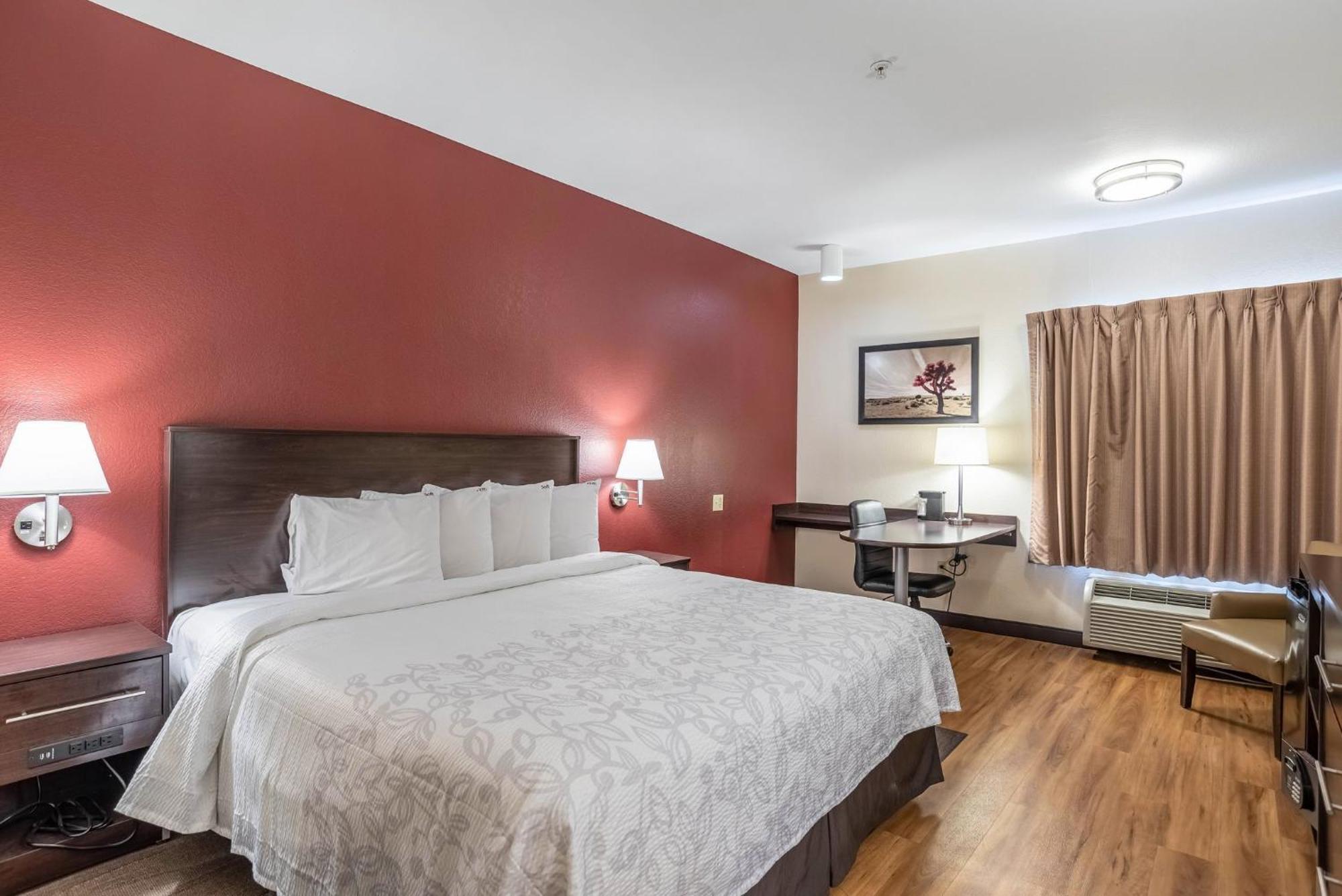 Red Roof Plus+ - Energy Corridor Hotel