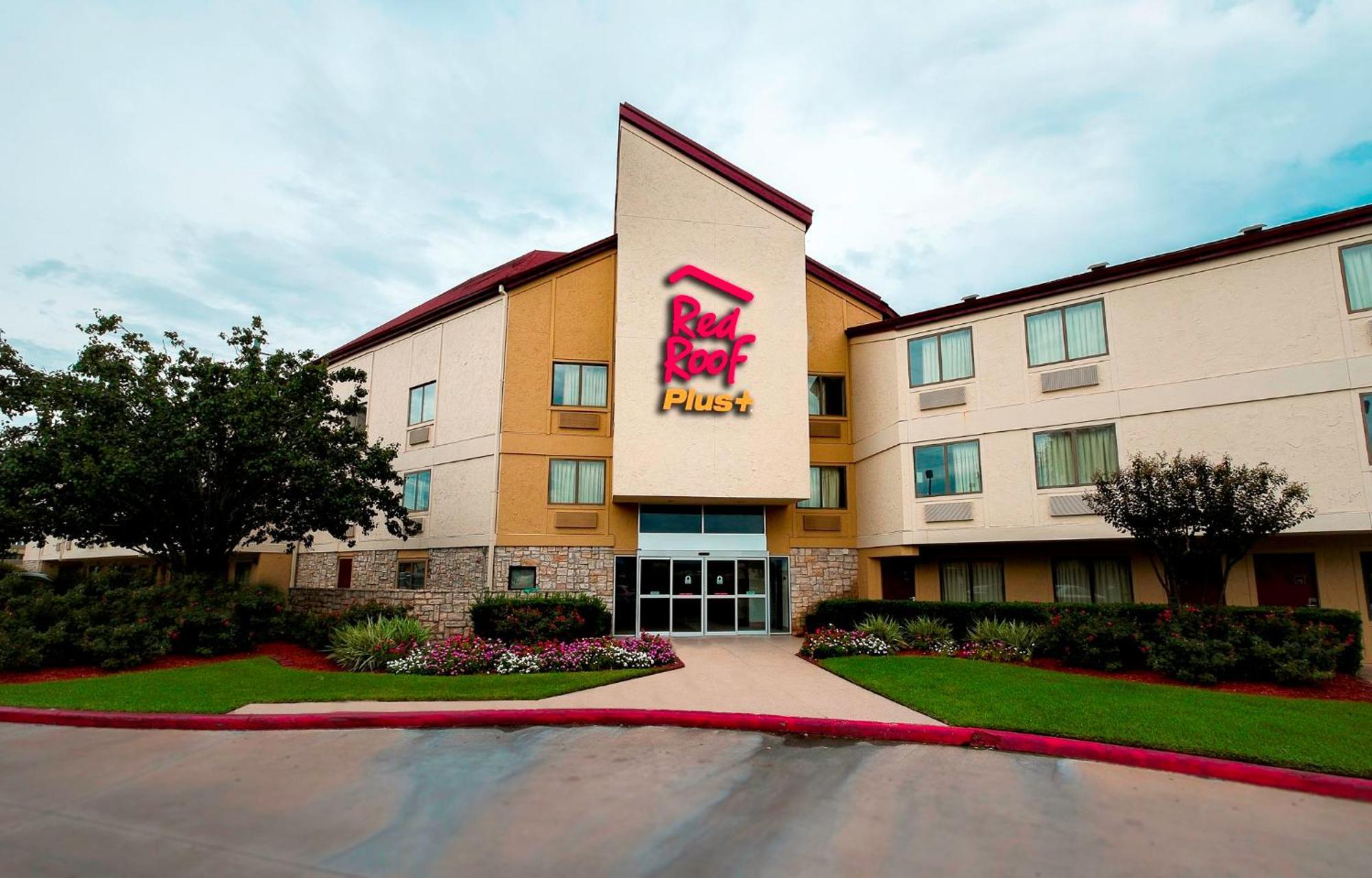 Hotel Red Roof Plus+ - Energy Corridor 3*