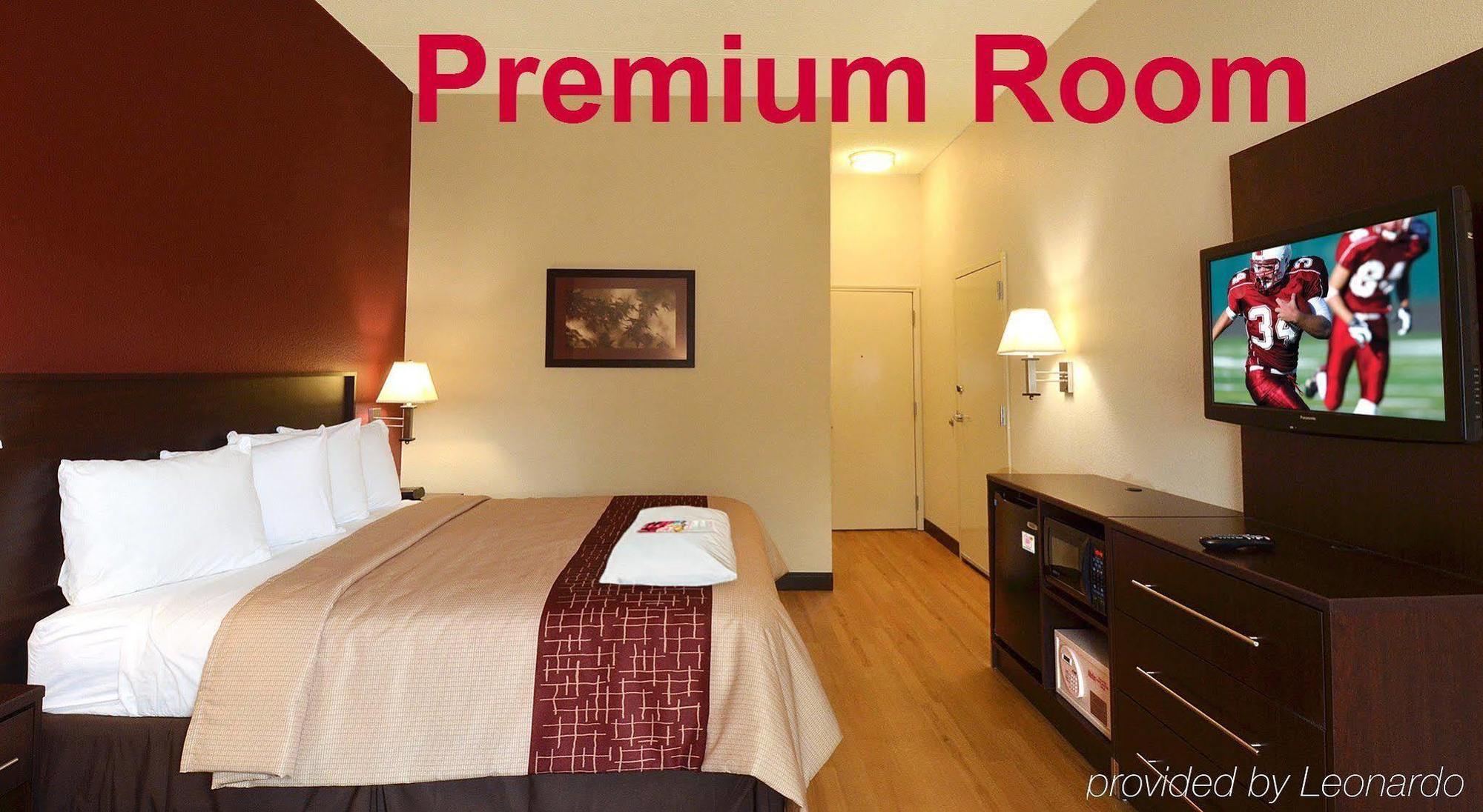 Hotel Red Roof Plus+ - Energy Corridor 3*