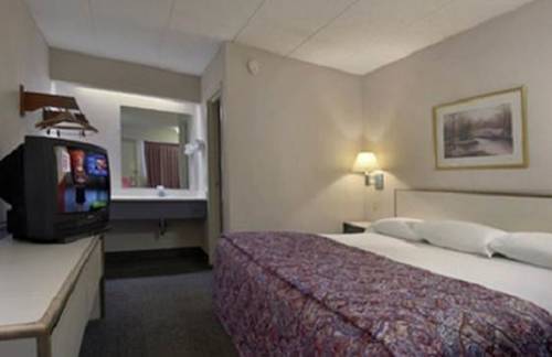 Red Roof Plus+ - Energy Corridor Hotel 3*