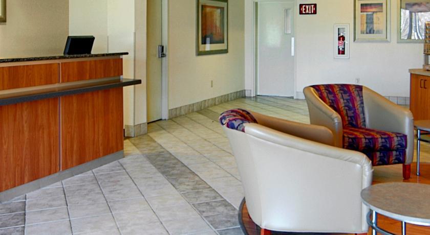 Red Roof Plus+ - Energy Corridor Hotel Houston