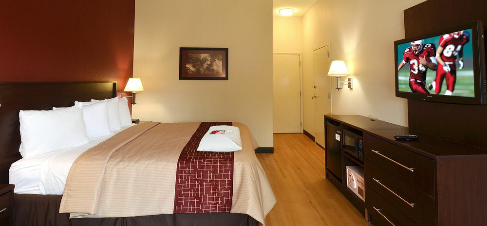 Hotel Red Roof Plus+ - Energy Corridor 3*