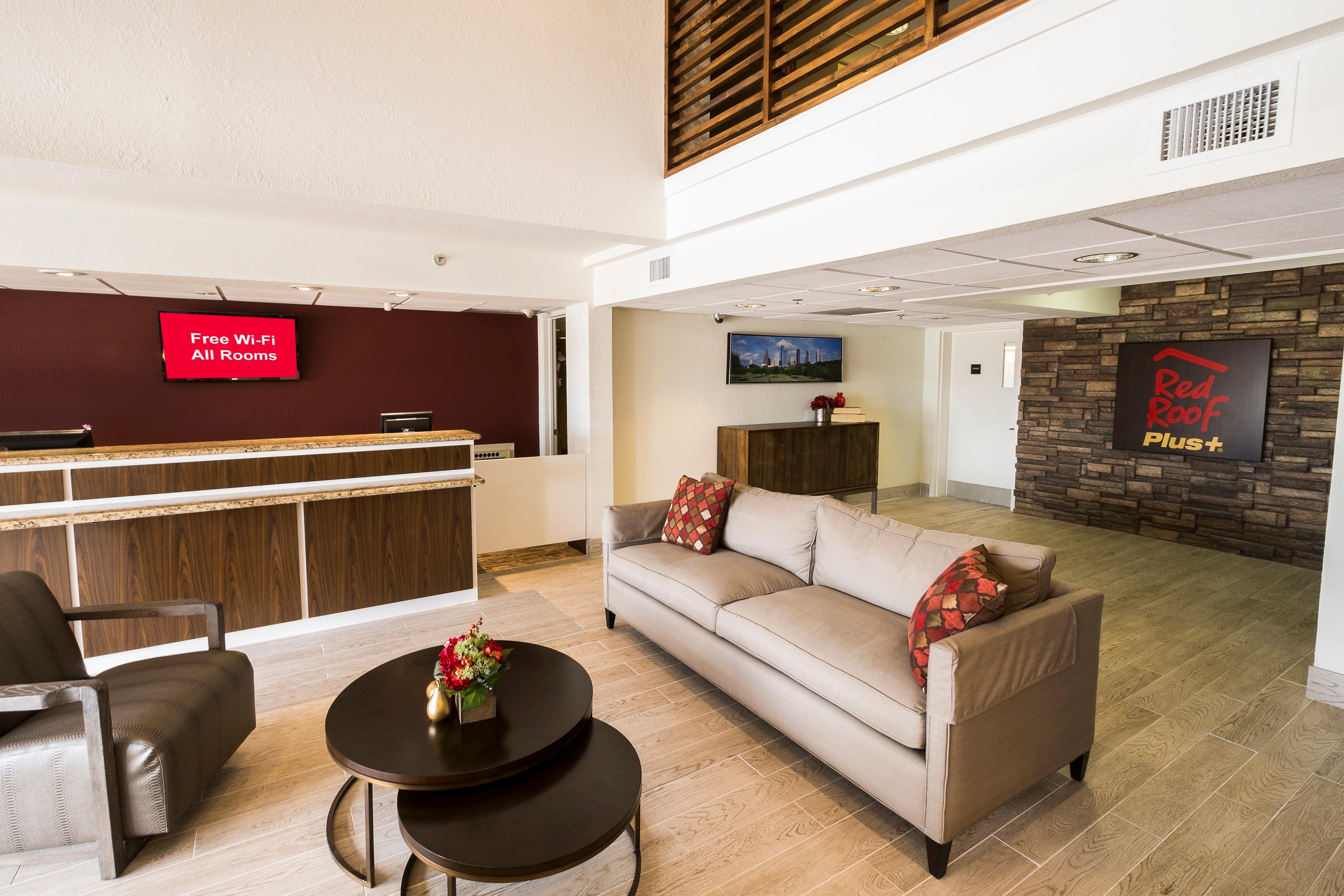 Red Roof Plus+ - Energy Corridor Hotel Houston